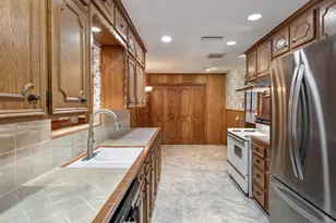 6215 Waltway Dr, Houston, TX 77008 - Photo 9