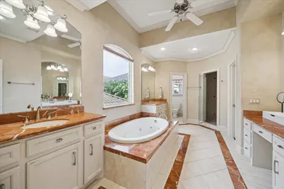 86 S Creekside Court, Houston, TX 77055 - Photo 19