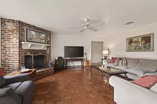 9235 Sharpview Dr, Houston, TX 77036 - Photo 7