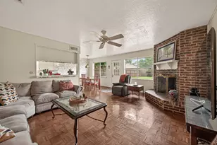 9235 Sharpview Dr, Houston, TX 77036 - Photo 9