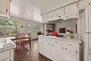 9235 Sharpview Dr, Houston, TX 77036 - Photo 19