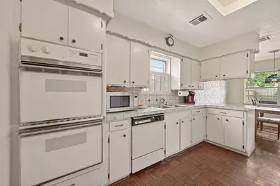 9235 Sharpview Drive, Houston, TX 77036 - Photo 15