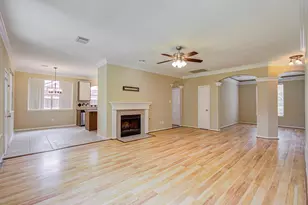 4731 Silverlake Dr, Sugar Land, TX 77479 - Photo 9