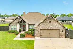 64 Poppy Ct, Lake Jackson, TX 77566 - Photo 1