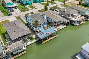 313 Schooner Dr, Freeport, TX 77541 - Photo 1