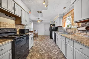 7403 Seminole St, Baytown, TX 77521 - Photo 9