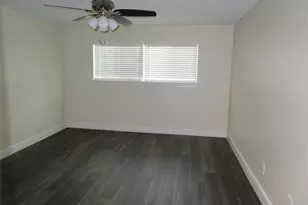 11619 Bowlan Ln, Houston, TX 77035 - Photo 7