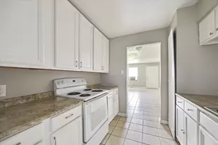 5107 Clover St, Houston, TX 77033 - Photo 5