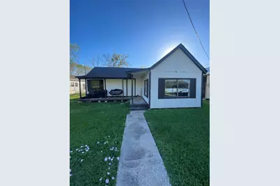 105 N Carver Street, Edna, TX 77957 - Photo 1