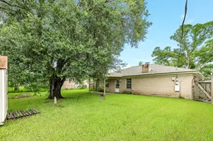 129 La Laja Dr, Angleton, TX 77515 - Photo 9