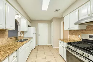 129 La Laja Dr, Angleton, TX 77515 - Photo 15