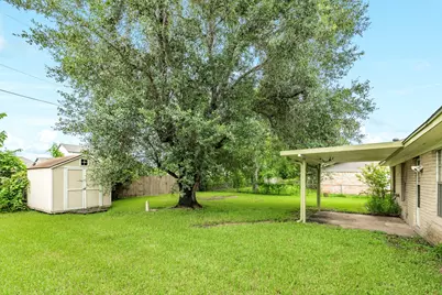 129 La Laja Drive, Angleton, TX 77515 - Photo 7
