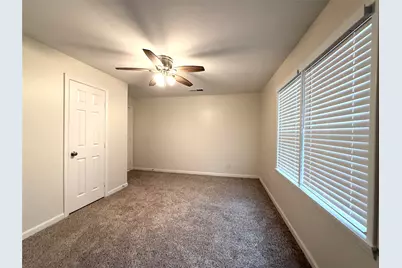 8 Piney Way, Angleton, TX 77515 - Photo 11