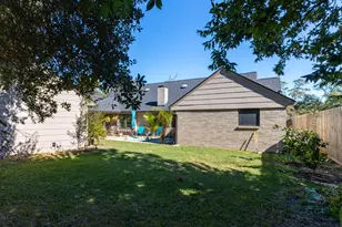 2710 Colonial Dr, Dickinson, TX 77539 - Photo 17