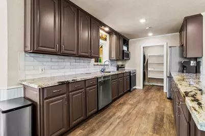 361 S Lakeside Drive, Huntsville, TX 77320 - Photo 13
