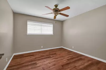 110 Buttercup Street, Lake Jackson, TX 77566 - Photo 25