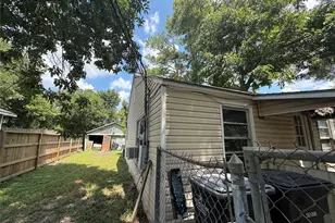 208 W Jordan St, Alvin, TX 77511 - Photo 7