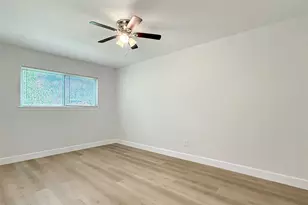 1016 E Walker St, League City, TX 77573 - Photo 17