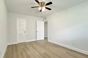 1016 E Walker St, League City, TX 77573 - Photo 15