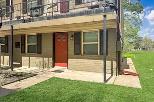 1016 E Walker St, League City, TX 77573 - Photo 5