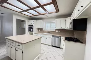 6926 Hearthside Dr, Sugar Land, TX 77479 - Photo 15