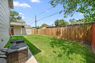 317 Avenue of Oaks St, Houston, TX 77009 - Photo 39
