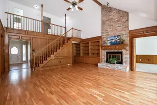 1002 Mill Run Dr, Sugar Land, TX 77498 - Photo 9