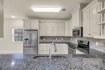 323 Texas Avenue, Arcola, TX 77583 - Photo 11