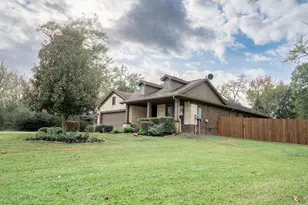 13874 Oak Manor Dr, Willis, TX 77318 - Photo 7