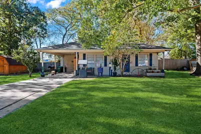 945 N Travis Street, Liberty, TX 77575 - Photo 1