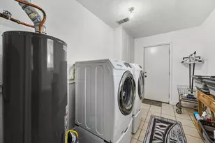 945 N Travis St, Liberty, TX 77575 - Photo 19