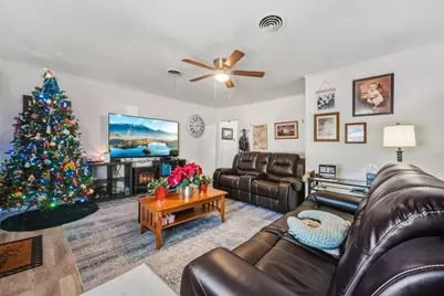 945 N Travis Street, Liberty, TX 77575 - Photo 7