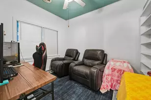 945 N Travis St, Liberty, TX 77575 - Photo 17