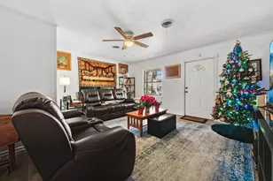 945 N Travis St, Liberty, TX 77575 - Photo 5