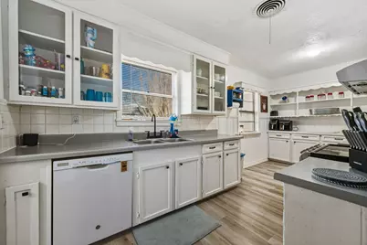 945 N Travis Street, Liberty, TX 77575 - Photo 9