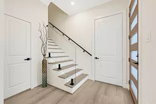 7805 Dyer St, Houston, TX 77088 - Photo 9