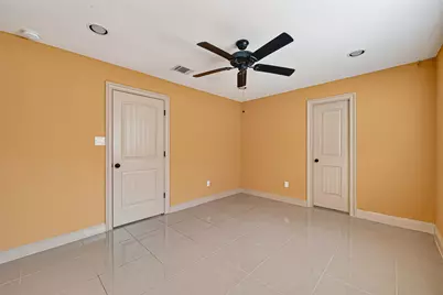 6231 S Briar Knoll Drive, Houston, TX 77072 - Photo 11