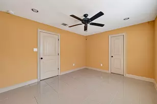 6231 S Briar Knoll Dr, Houston, TX 77072 - Photo 11