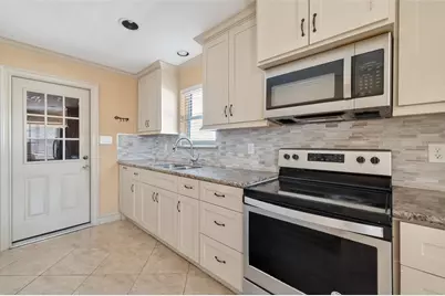 6231 S Briar Knoll Drive, Houston, TX 77072 - Photo 7