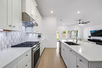 2701 Meridian Springs Drive, Texas City, TX 77568 - Photo 11