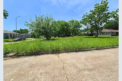 9226 Faircroft Drive, Houston, TX 77033 - Photo 5