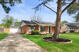 13906 Vinehill Dr, Sugar Land, TX 77498 - Photo 1