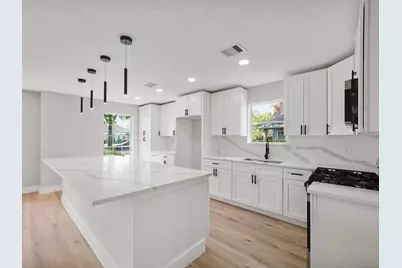 13906 Vinehill Drive, Sugar Land, TX 77498 - Photo 9