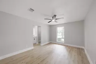 13906 Vinehill Dr, Sugar Land, TX 77498 - Photo 21