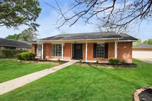 13906 Vinehill Dr, Sugar Land, TX 77498 - Photo 3