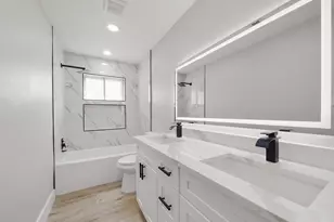 13906 Vinehill Dr, Sugar Land, TX 77498 - Photo 15