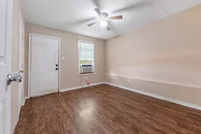 422 2nd Avenue N, Texas City, TX 77590 - Photo 9