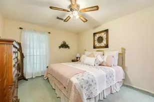 208 Lostracco St, Angleton, TX 77515 - Photo 9