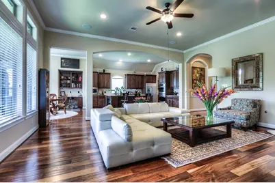 154 W Hullwood Court, The Woodlands, TX 77389 - Photo 13