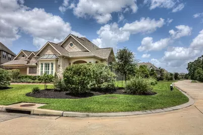 154 W Hullwood Court, The Woodlands, TX 77389 - Photo 3